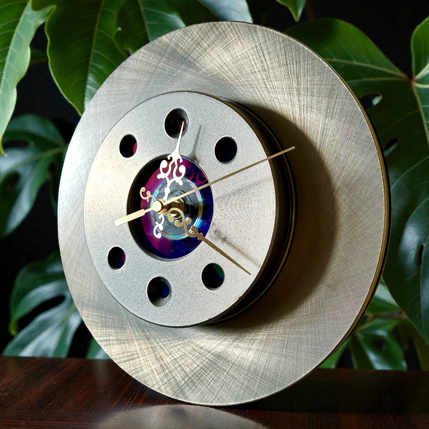 Brake disc clock with vintage hands