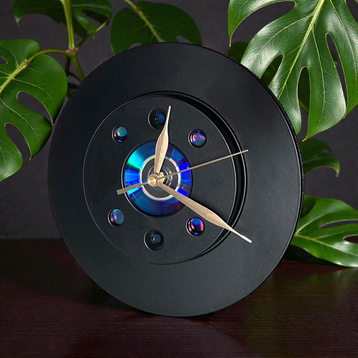 Brake disc clock with classic hands