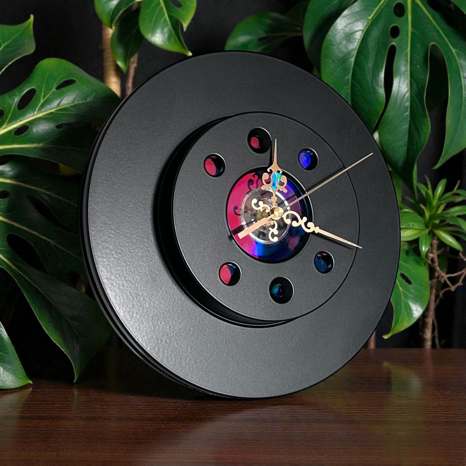 Brake disc clock with vintage hands