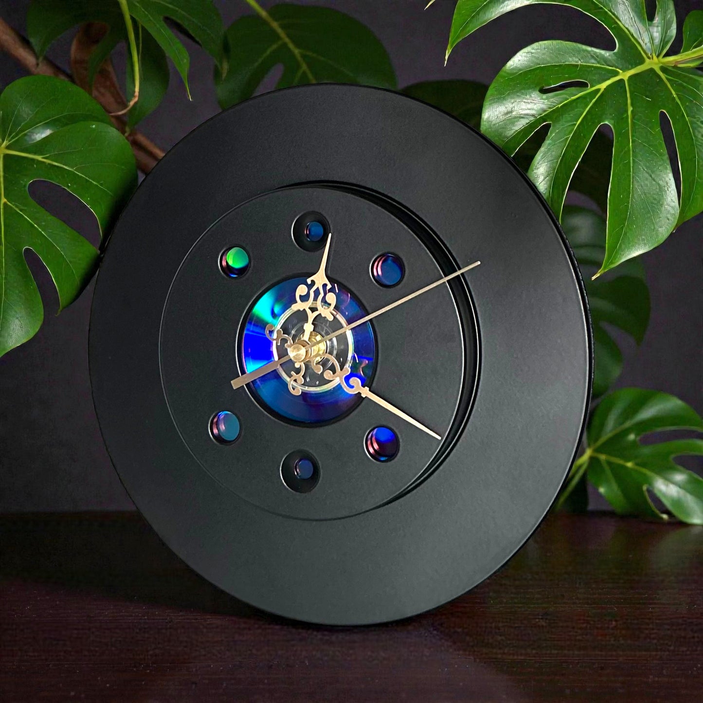 Brake disc clock with vintage hands