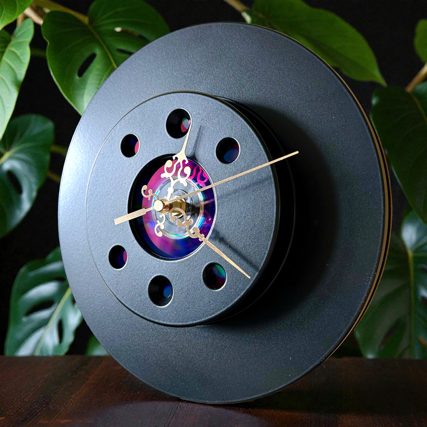 Brake disc clock with vintage hands