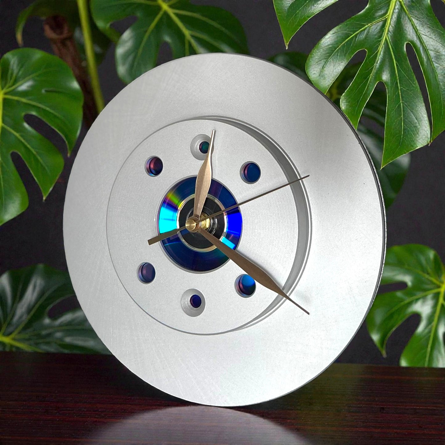 Brake disc clock with classic hands