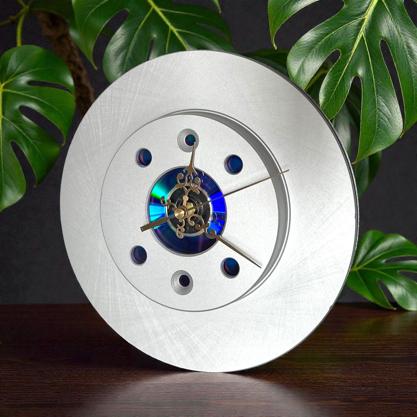 Brake disc clock with vintage hands