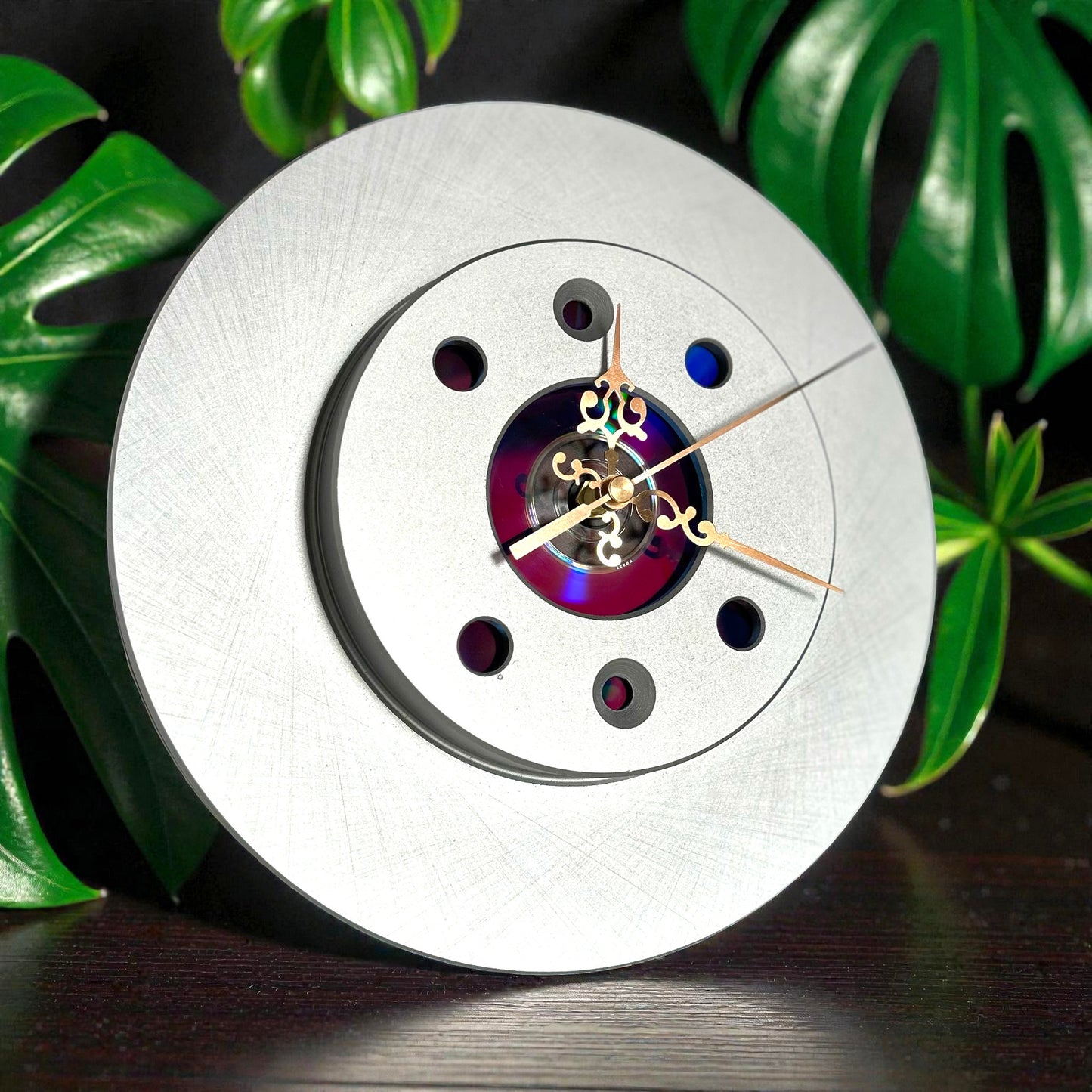 Brake disc clock with vintage hands