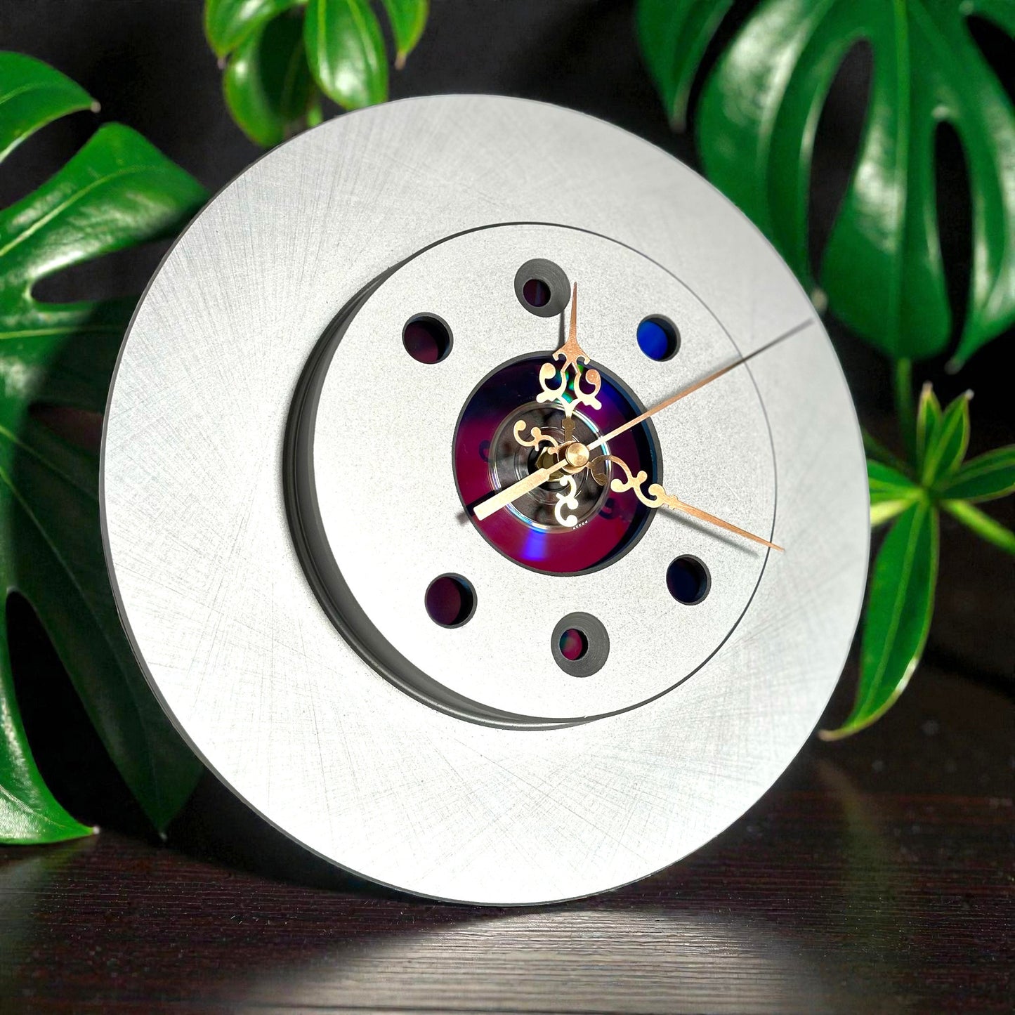 Brake disc clock with vintage hands