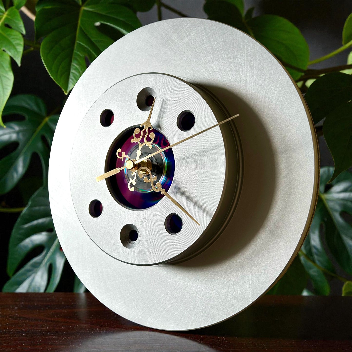 Brake disc clock with vintage hands